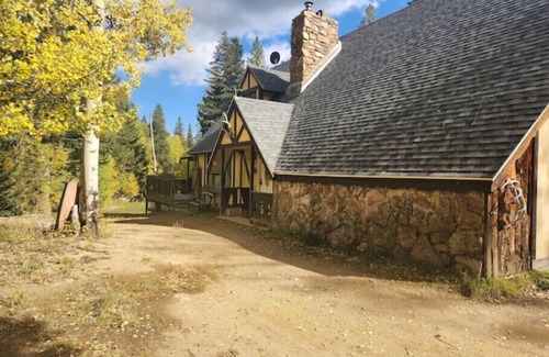 Black Hawk House | Perfect Cabin for your Adventures and Retreat