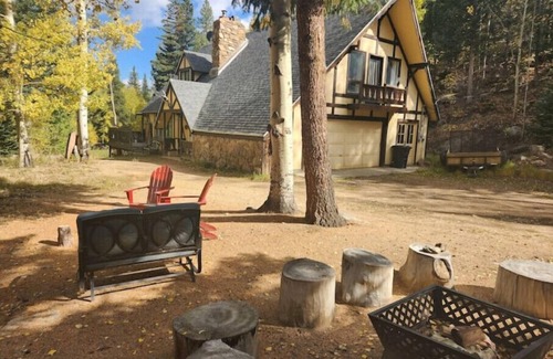 Black Hawk House | Perfect Cabin for your Adventures and Retreat