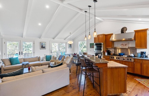 Chatham House | Perfect Chatham Retreat | Access To Lovers Lake