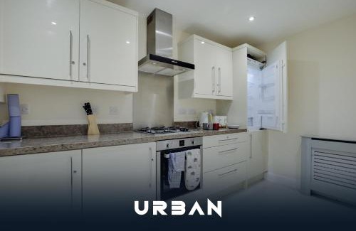 Peterborough House | Perfect Contractor House 3 Bedroom Sleeps 7