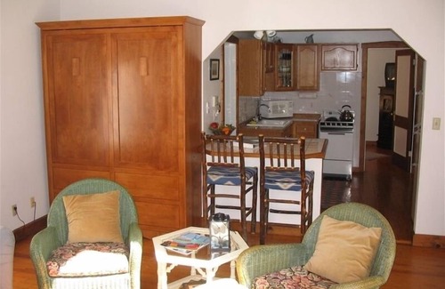 Union Pier House | Perfect Cottage, Perfect Location, Perfect Beach!