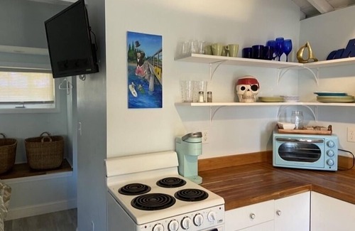York Beach Apartment | Perfect cottage steps to beach