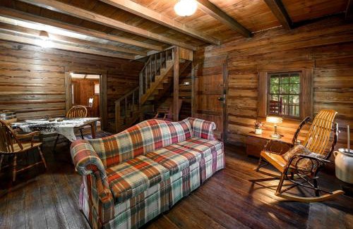 Claxton House | Perfect Couple's or Solo Getaway: 1840s Log Cabin, Claxton, GA