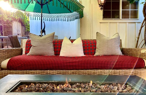Lower State House | Perfect cozy and comfortable getaway two blocks from Oldtown State Street!