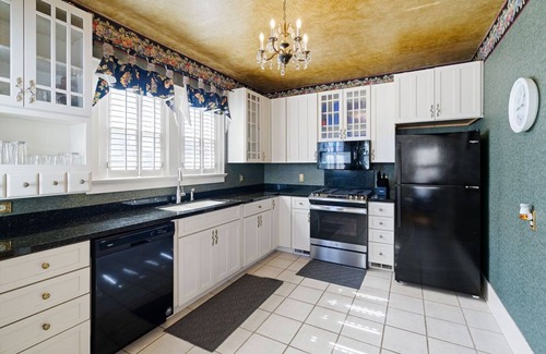 Frankenmuth House | Perfect Downtown Frankenmuth Location! Sleeps Up to 12 and Walk to Everything!