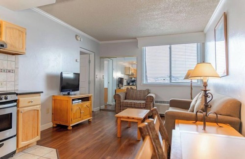 Steamboat Springs Apartment | Perfect Escape! Serene Unit, Near Bashor Ski Lift, Kitchen