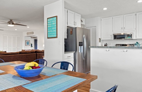 Honolulu County House | Perfect Family Beach House. Walk out gate to Amazing Beach.