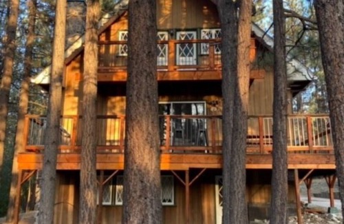 Fox Farm Cabin | Perfect Family Getaway, One Light to Snow Summit, Bear Mountain and Shopping