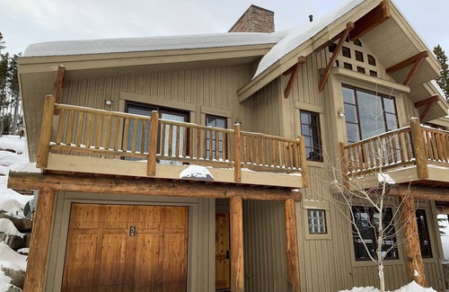 Big Sky House | Perfect Family GetAway! Ski-in-Ski-Out Home, Cowboy Heaven