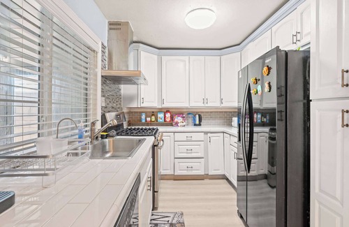 Ontario House | Perfect Family Getaway w Garden Near ONT Airport