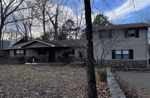 Greers Ferry House | Perfect family sized lakefront home! Enjoy Greer’s Ferry lake from the backyard.