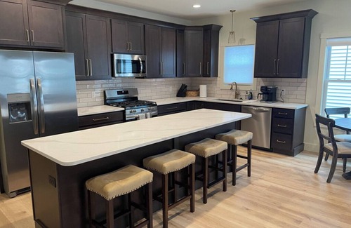 Northeast South Bend House | Perfect Football Weekend Getaway – Spacious 4-Bedroom Home Near Notre Dame!