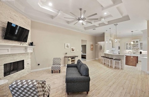 South Side House | Perfect for construction companies!
