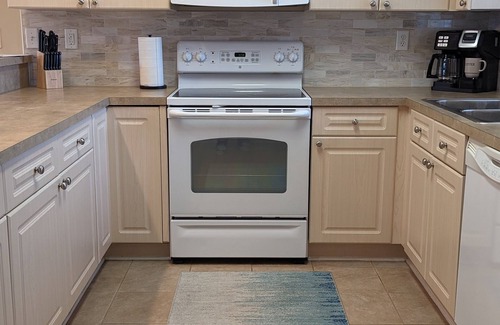 Central Myrtle Beach Condo | PERFECT for couples/families/golfers. Great Rate for Fall Golfers!