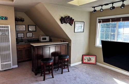 McKinleyville Apartment | Perfect for family visiting a Cal Poly Student!