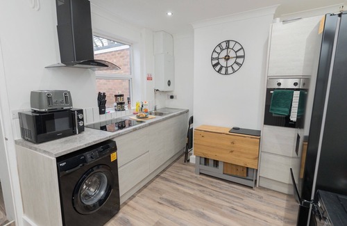 Banbury House | Perfect for Families + Contractors + Free Parking!