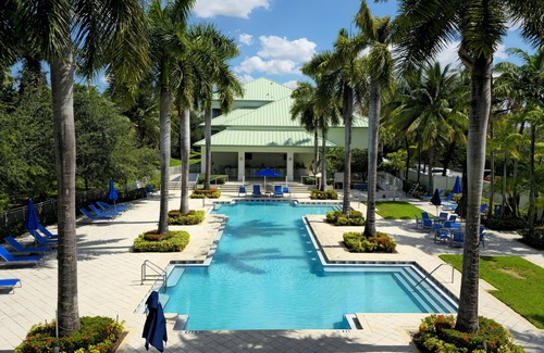 Ludlam Condo | Perfect for Families, Large Studio, Pool & Parking