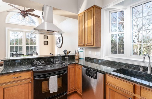 Leicester House | Perfect for family! Luxurious home ~ 20mins to Asheville!