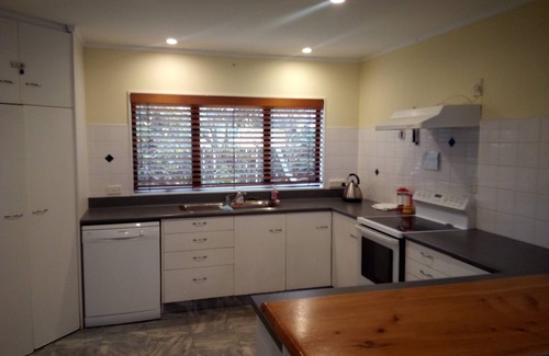 Otaki Beach House | Perfect for Family & Friends - Fantastic spacious beach house