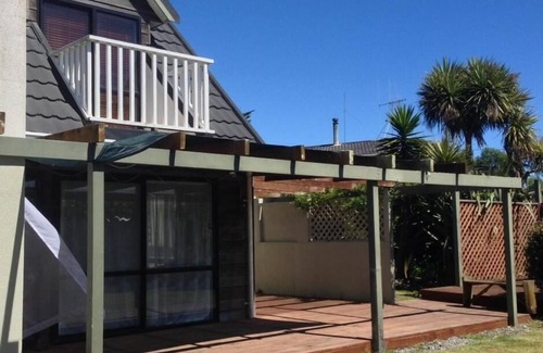 Otaki Beach House | Perfect for Family & Friends - Fantastic spacious beach house
