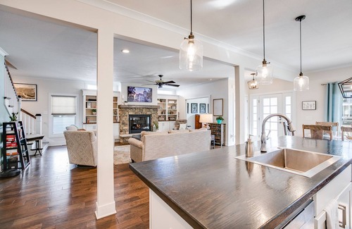 South Bend House | Perfect for Family Time, Friend Gatherings and all things Notre Dame!