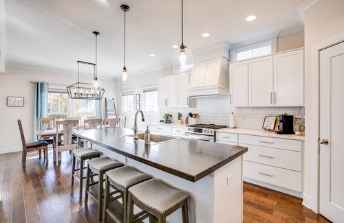 South Bend House | Perfect for Family Time, Friend Gatherings and all things Notre Dame!