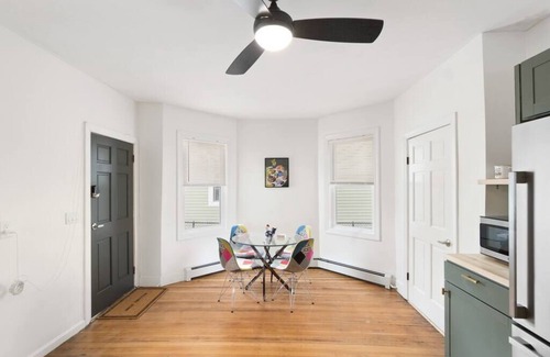 Providence Apartment | Perfect for Groups! 3BR★Chic & Modern APT near DT!