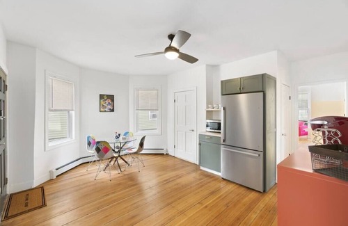 Providence Apartment | Perfect for Groups! 3BR★Chic & Modern APT near DT!