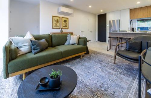 Saint Albans Apartment | Perfect for Groups Stylish 4BR Devonport Stay
