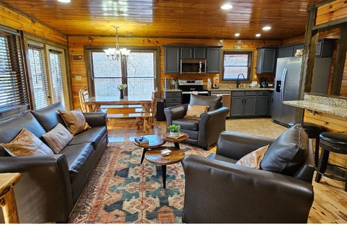 Hemlock Hills Cabin | Perfect for Large Families 5BR Gatlinburg Cabin w/Game Room, Theater & HotTub
