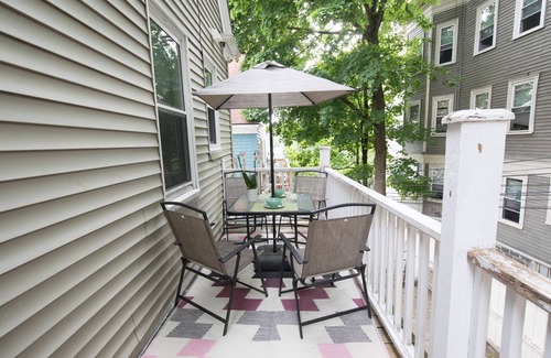 Meeting House Hill House | Perfect for large group 10 beds 4.6 mi to Downtown steps to T 5BD/2Bth