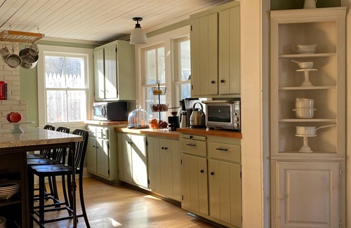 Saugerties House | Perfect for multi families or several couples wanting to get away from the city.