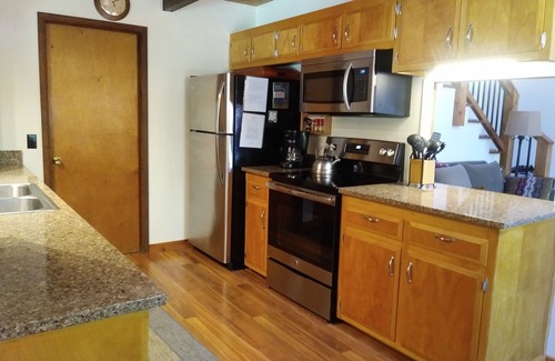 Carnelian Bay House | Perfect for Your Next Getaway! Classic Tahoe - Close to Everything!