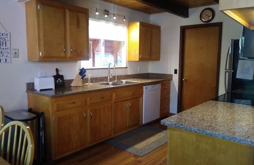 Carnelian Bay House | Perfect for Your Next Getaway! Classic Tahoe - Close to Everything!