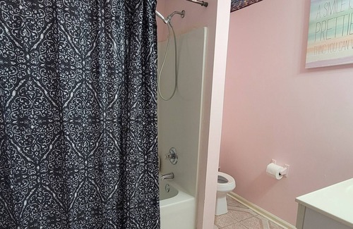 Lawrenceville House | PERFECT GET AWAY,PEACEFUL NEIGHBORHOOD( space B)