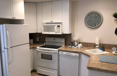 Saint Simons Island Condo | Perfect Getaway. Great South Island Location, Close to Beaches and Village.