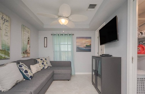 Palm Harbor House | Perfect GetawaY at Beach Bliss - Pet Friendly!