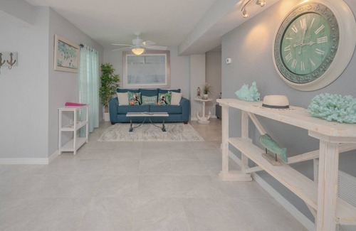 Palm Harbor House | Perfect GetawaY at Beach Bliss - Pet Friendly!