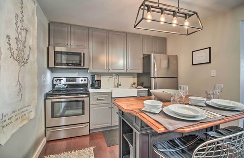 Ludlow Apartment | Perfect Getaway! Cozy, Modern condo & Convenient to Everything you will need.