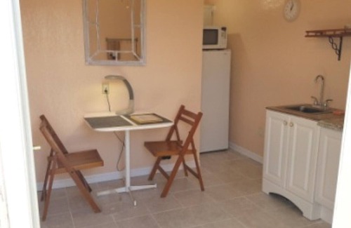 Warm Mineral Springs House | Perfect getaway! Newly remodeled waterfront suite.