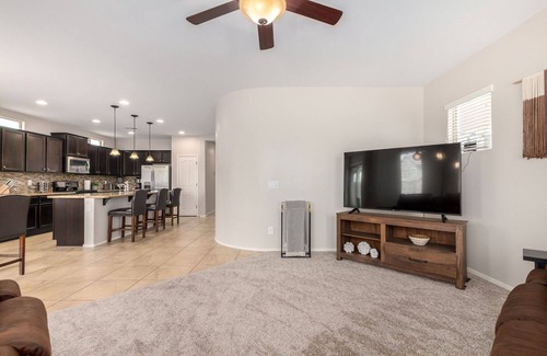San Tan Valley House | Perfect getaway for up to 6 people! 3 Heated Community Pools & Tennis court!