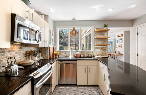Manchester-by-the-Sea House | Perfect home for family gatherings on a dead-end street, walk to beach & town