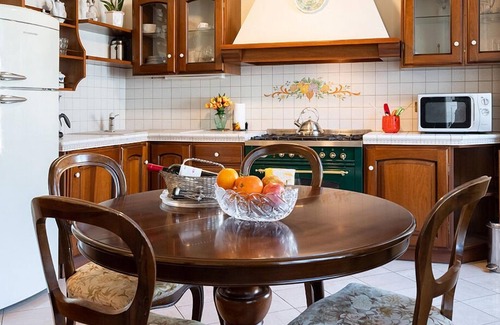 Duomo Apartment | Perfect Heart of Florence-Super Upscale Location-Roomy-Washer-Elevator