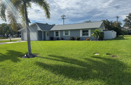 Pelican House | Perfect home one mile from water!
