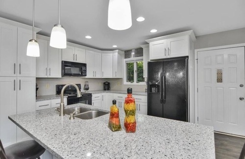 Seneca House | Perfect Keowee Getaway - Close to Clemson & Seneca