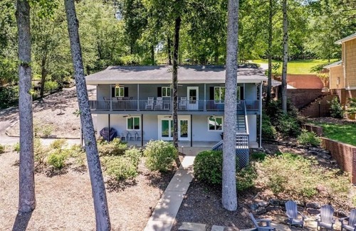 Seneca House | Perfect Keowee Getaway - Close to Clemson & Seneca