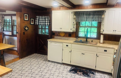 Mount Sunapee House | Perfect Lake or Mountain Getaway Less Than 5 Minutes Away