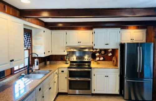 Mount Sunapee House | Perfect Lake or Mountain Getaway Less Than 5 Minutes Away