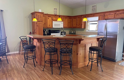 Eagle Rock Cabin | Perfect Lakefront Cabin On Table Rock With Hot Tub and WiFi