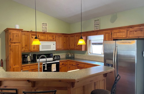 Eagle Rock Cabin | Perfect Lakefront Cabin On Table Rock With Hot Tub and WiFi